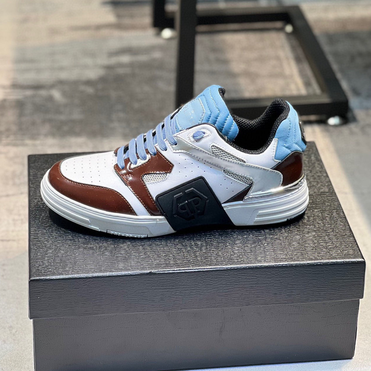 SOLA-leather shoes