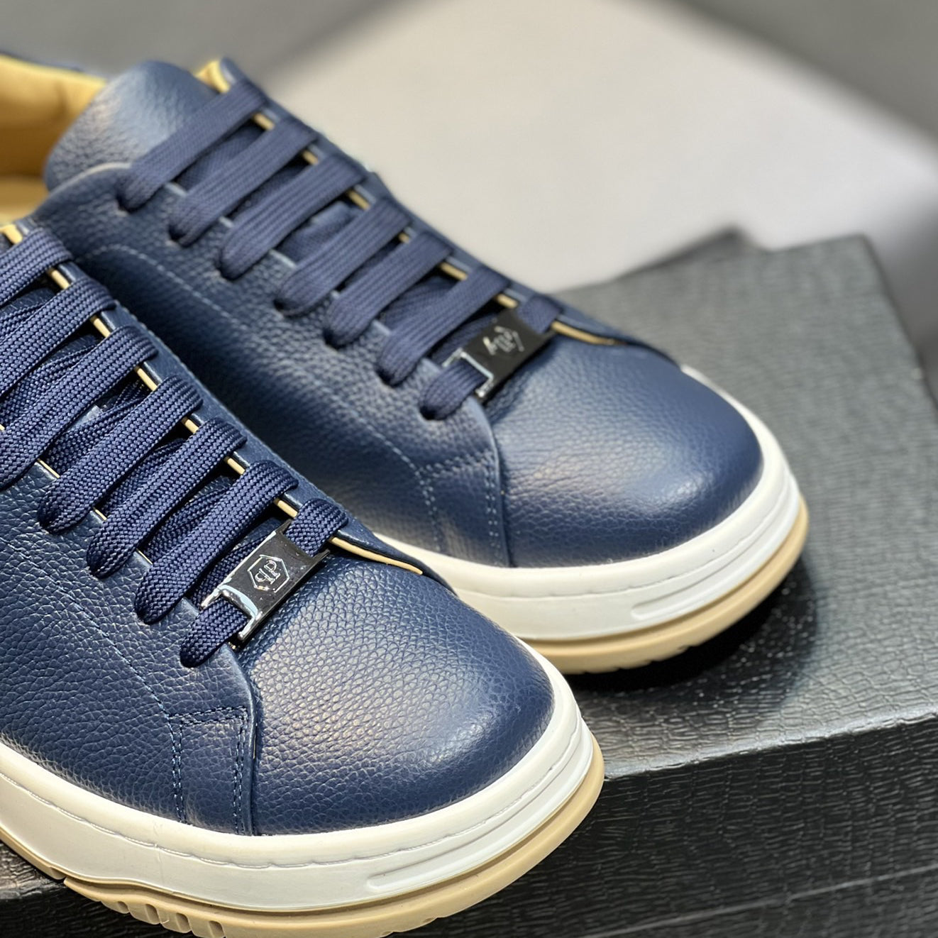 SOLA-PP leather shoes