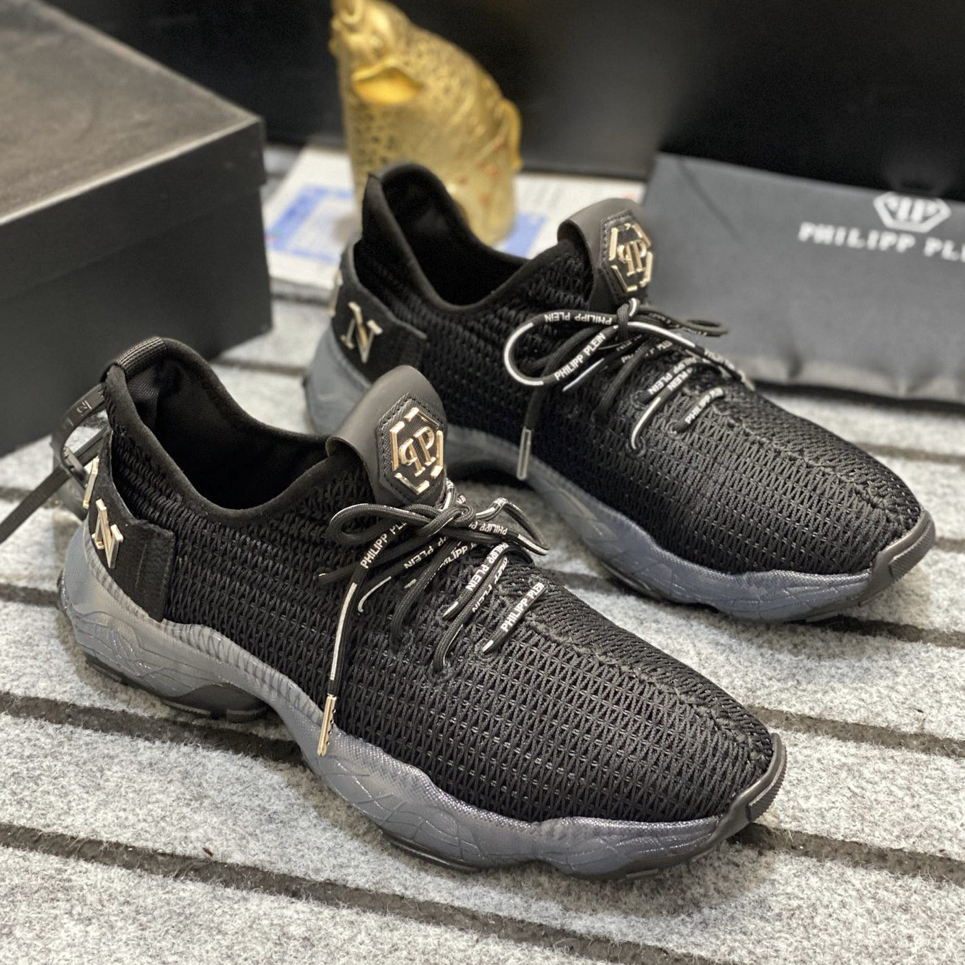 SOLA-Flyknit sneakers
