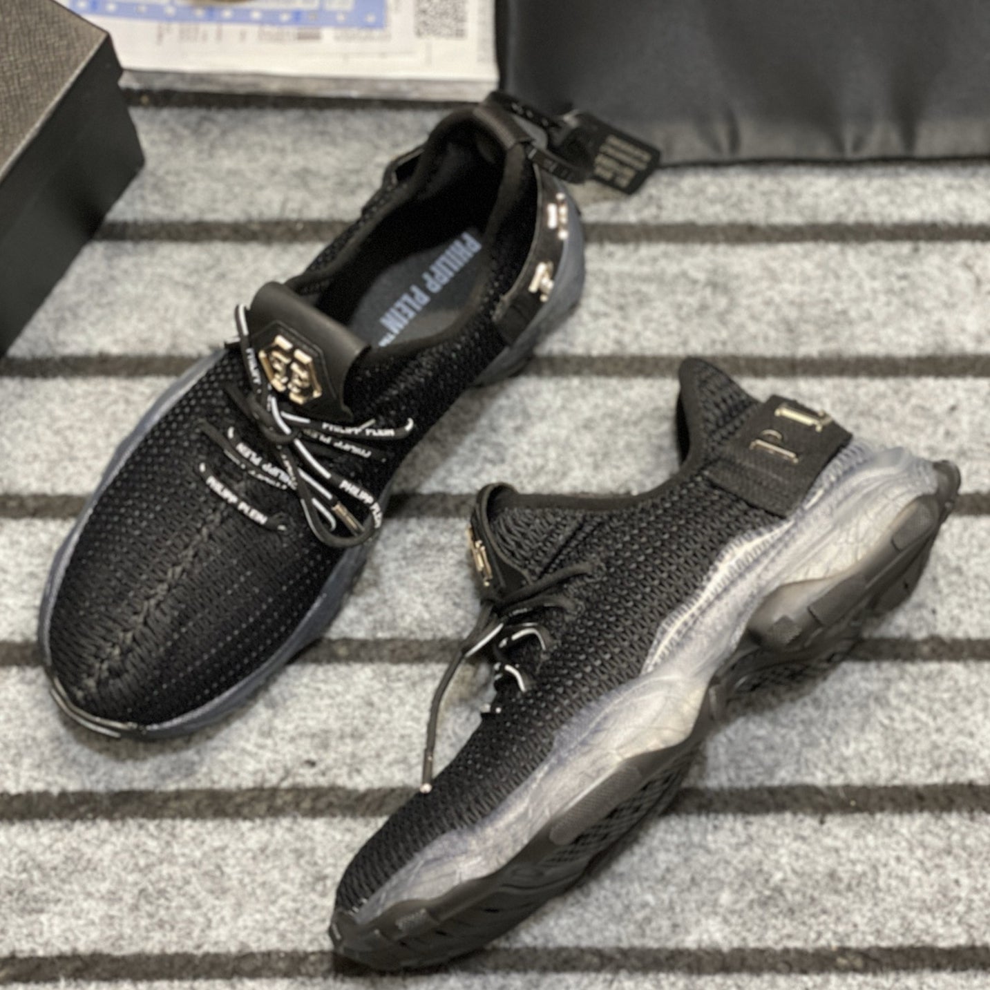 SOLA-Flyknit sneakers