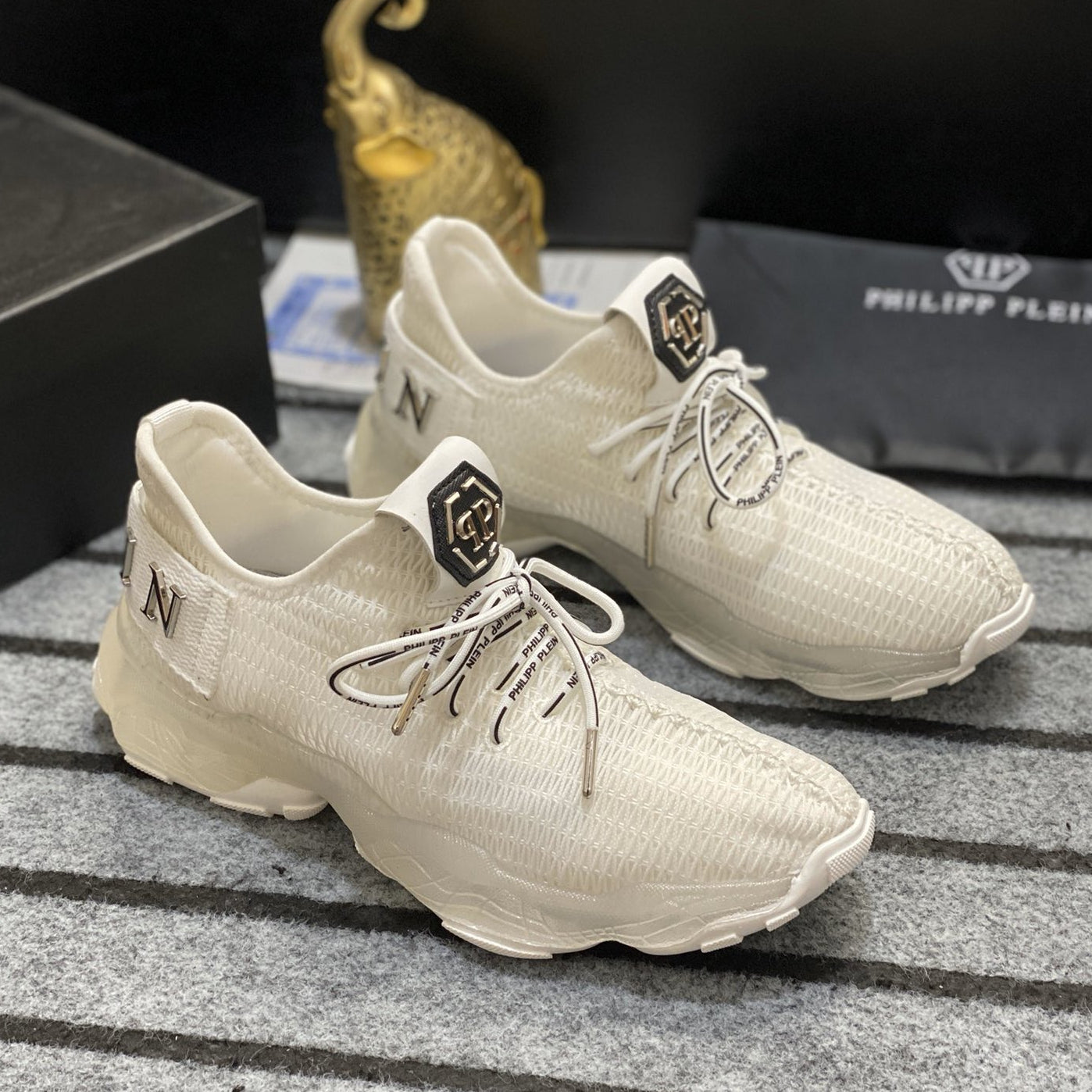 SOLA-Flyknit sneakers
