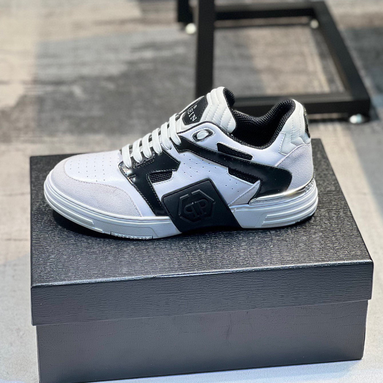 SOLA-leather shoes
