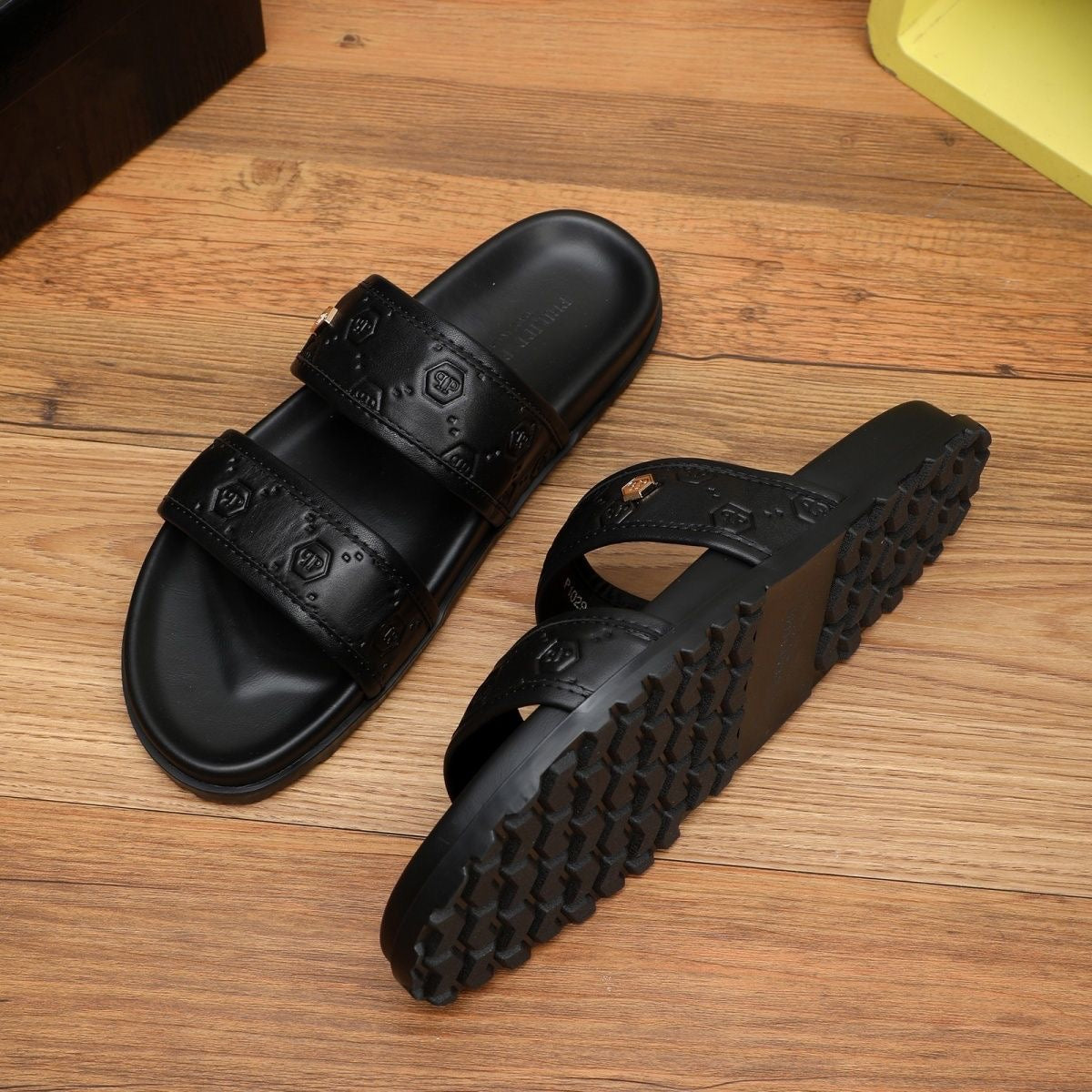 SOLA-PP Leather slippers